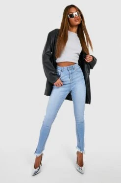Zerrissene Skinny Jeans Mit Asymmetrischem Saum