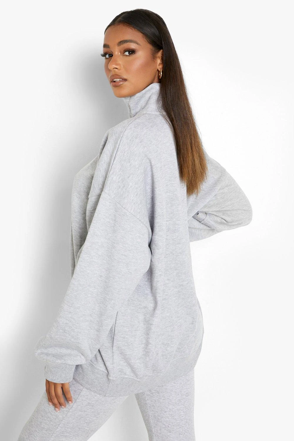 Recyceltes Oversize Sweatshirt Mit Halbem Reißverschluss 2 Recyceltes Oversize Sweatshirt Mit Halbem Reißverschluss – Bild 2