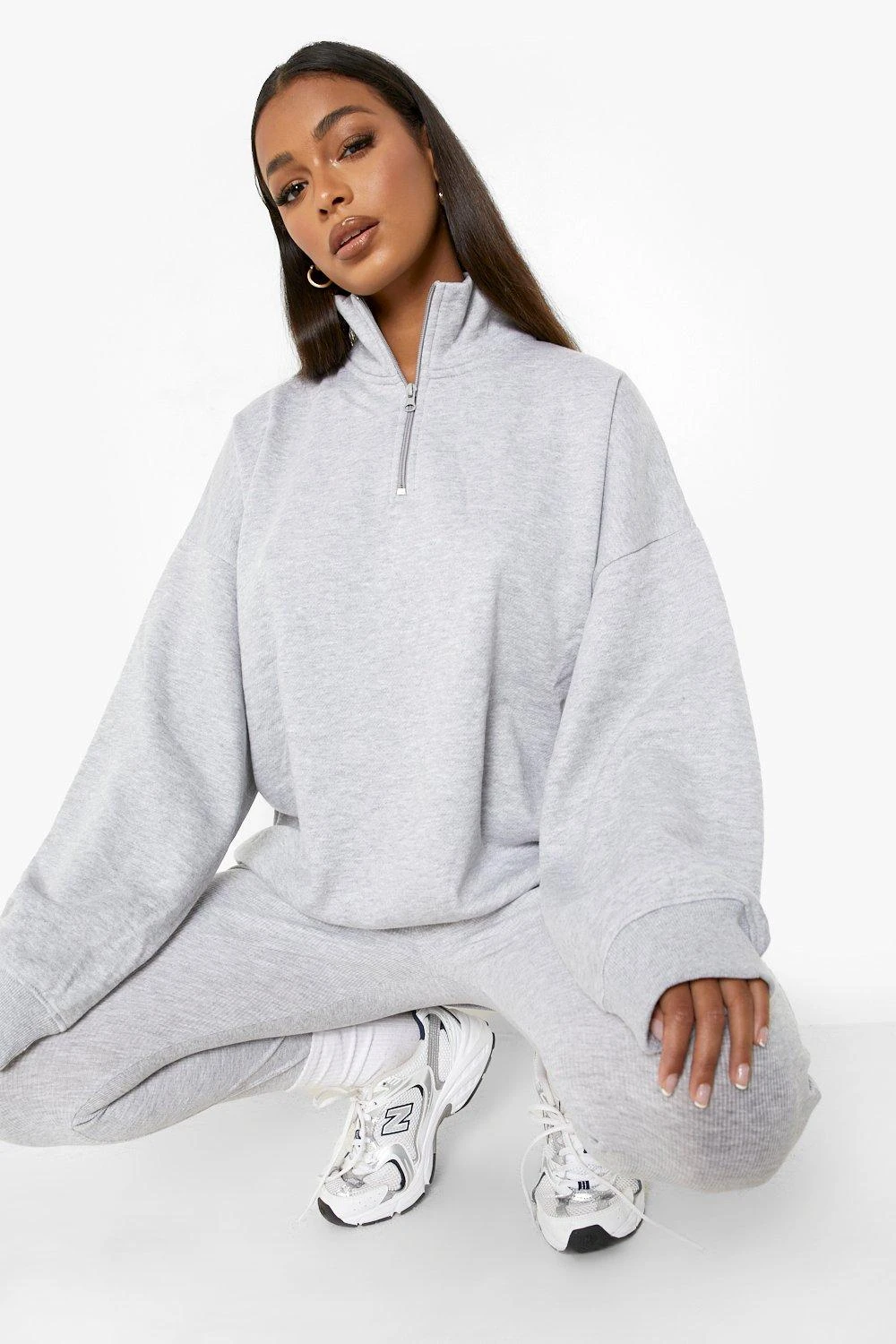 Recyceltes Oversize Sweatshirt Mit Halbem Reißverschluss 4 Recyceltes Oversize Sweatshirt Mit Halbem Reißverschluss – Bild 4