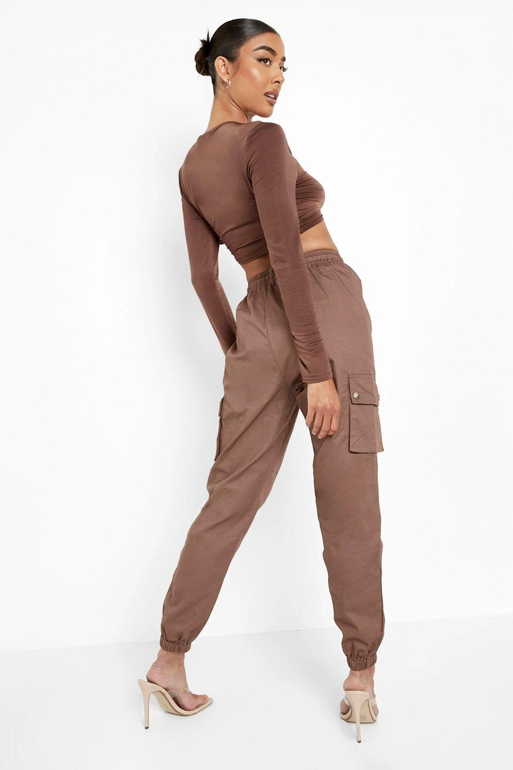 Cargo-Hose Mit Hohem Bund Und Taschen 2 Cargo-Hose Mit Hohem Bund Und Taschen – Bild 2