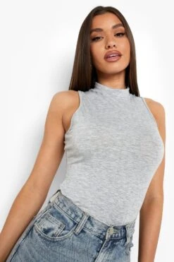 Hochgeschlossenes ärmelloes Oberteil