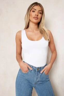 Ärmelloser Rundhals-Body