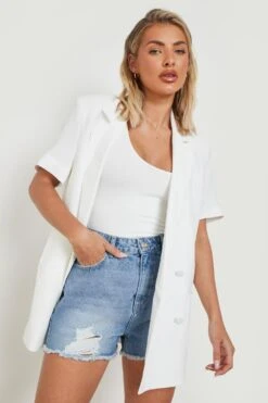 Jeansshorts Mit Ausgefranstem Saum