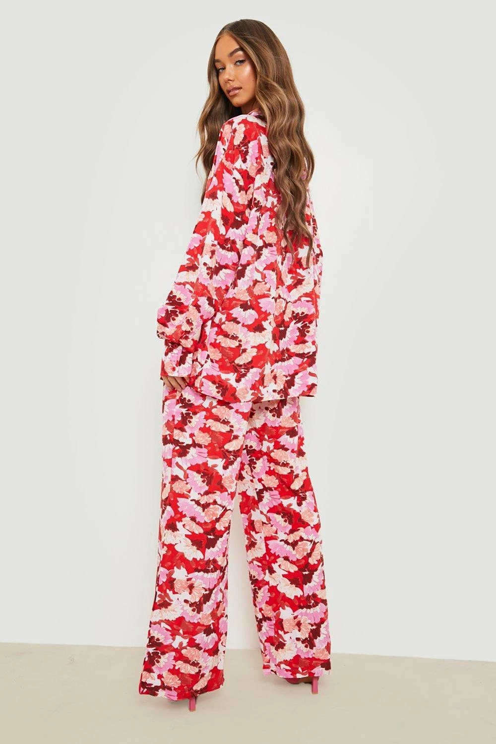 Hose Mit Weitem Bein Und Floralem Print 2 Hose Mit Weitem Bein Und Floralem Print – Bild 2