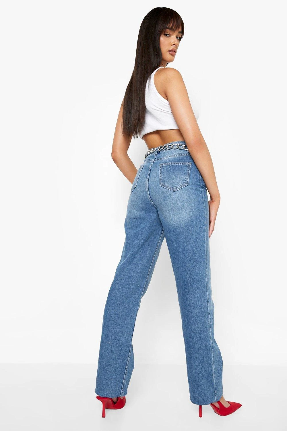 Stonewash Jeans Mit Klobiger Kette 2 Stonewash Jeans Mit Klobiger Kette – Bild 2