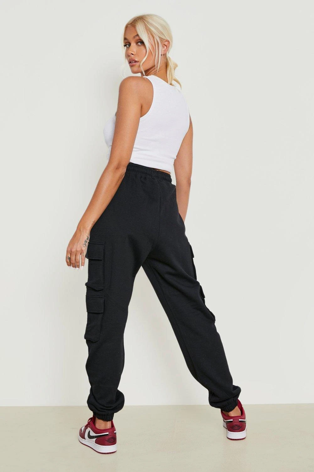 Oversize Jogginghose Mit Cargo-Taschen 2 Oversize Jogginghose Mit Cargo-Taschen – Bild 2