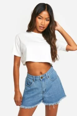 Jeansshorts Mit Mittelhohem Bund Und Rohem Saum