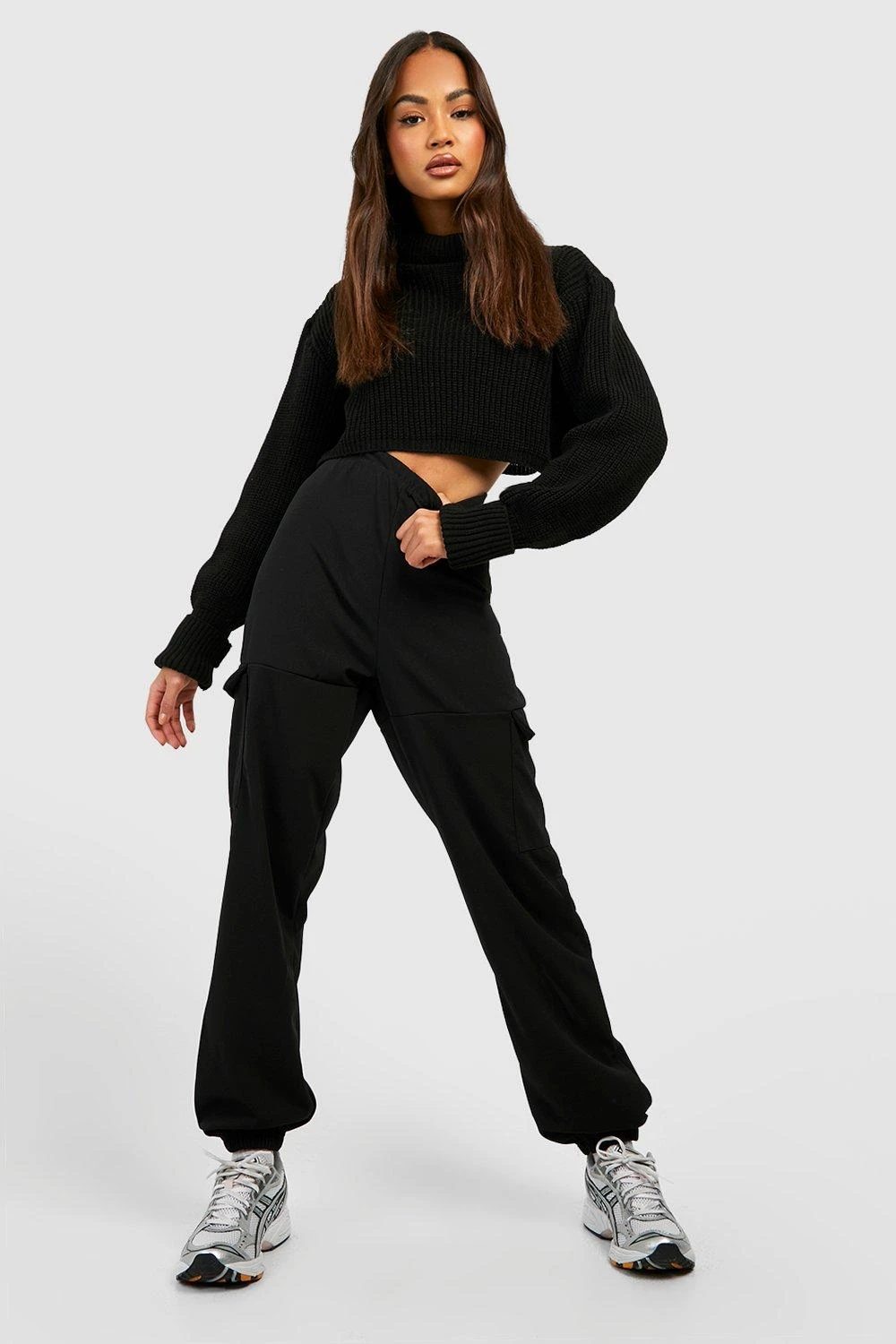 Cargo-Jogginghose Aus Crepestoff Mit Hohem Bund 1 Cargo-Jogginghose Aus Crepestoff Mit Hohem Bund