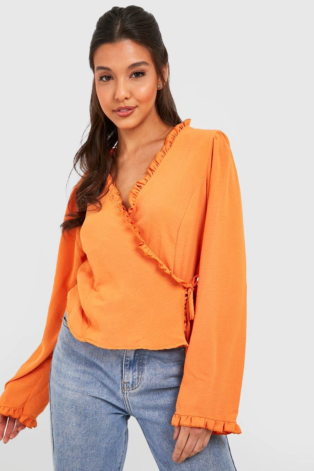 Strukturierte Bluse Mit Seitlicher Bindung Und Rüschen-Detail 1 Strukturierte Bluse Mit Seitlicher Bindung Und Rüschen-Detail