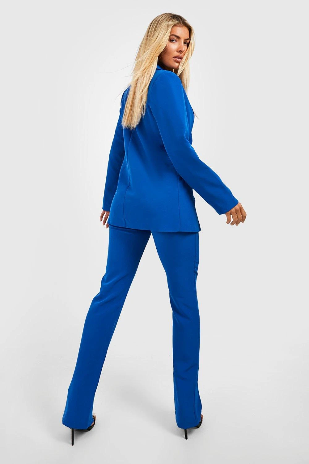 Slim-Fit Hose Mit Goldenen Knöpfen Und Schlitz 2 Slim-Fit Hose Mit Goldenen Knöpfen Und Schlitz – Bild 2