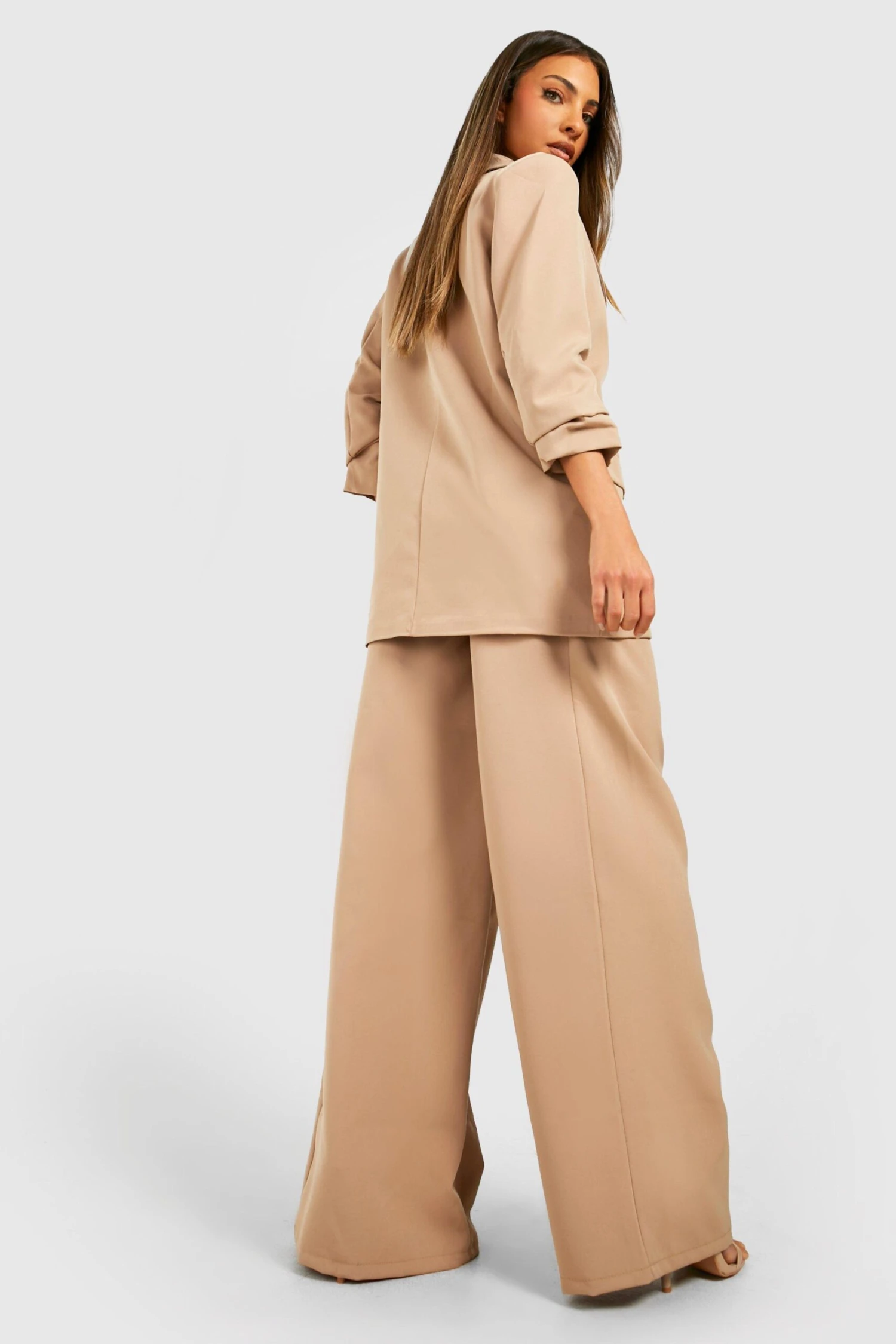 Hose Mit Weitem Bein Und Knopf-Detail 2 Hose Mit Weitem Bein Und Knopf-Detail – Bild 2