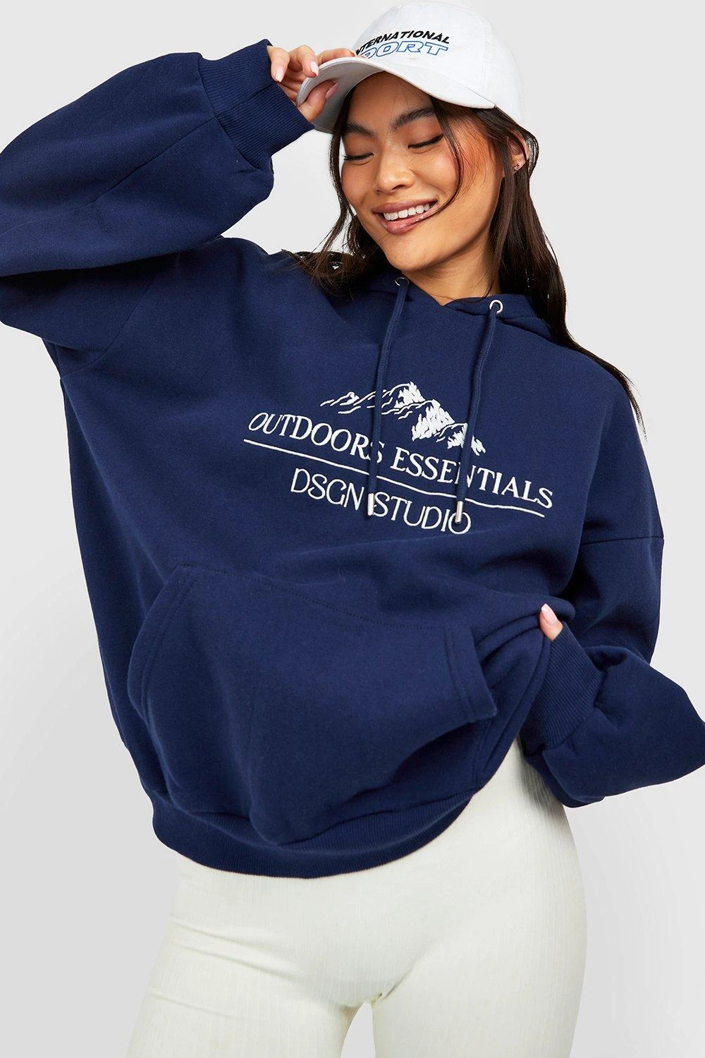 Oversize Hoodie Mit Outdoors Essentials Stickerei 1 Oversize Hoodie Mit Outdoors Essentials Stickerei