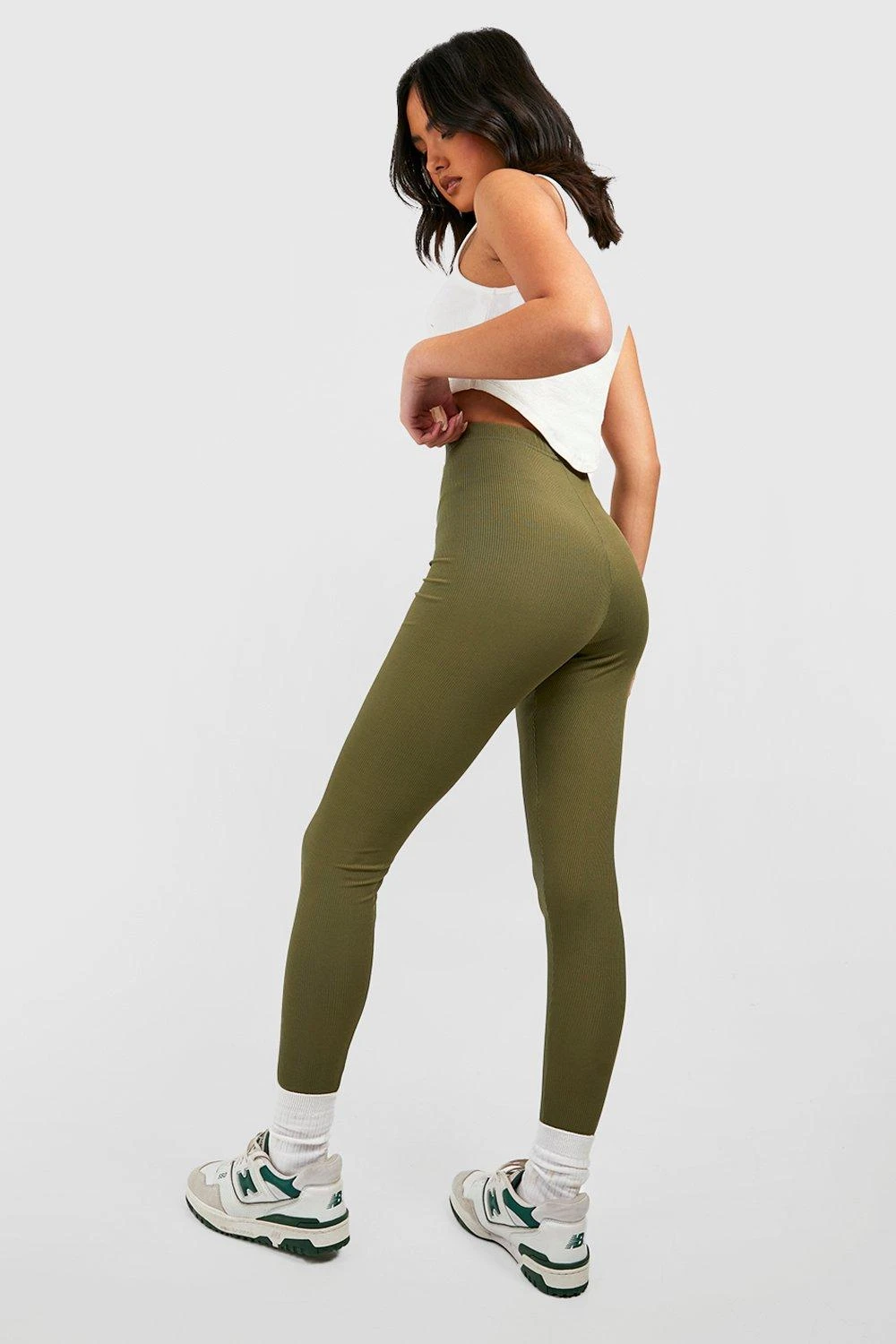 Gerippte Basic Khaki Leggings Mit Mittelhohem Bund 2 Gerippte Basic Khaki Leggings Mit Mittelhohem Bund – Bild 2