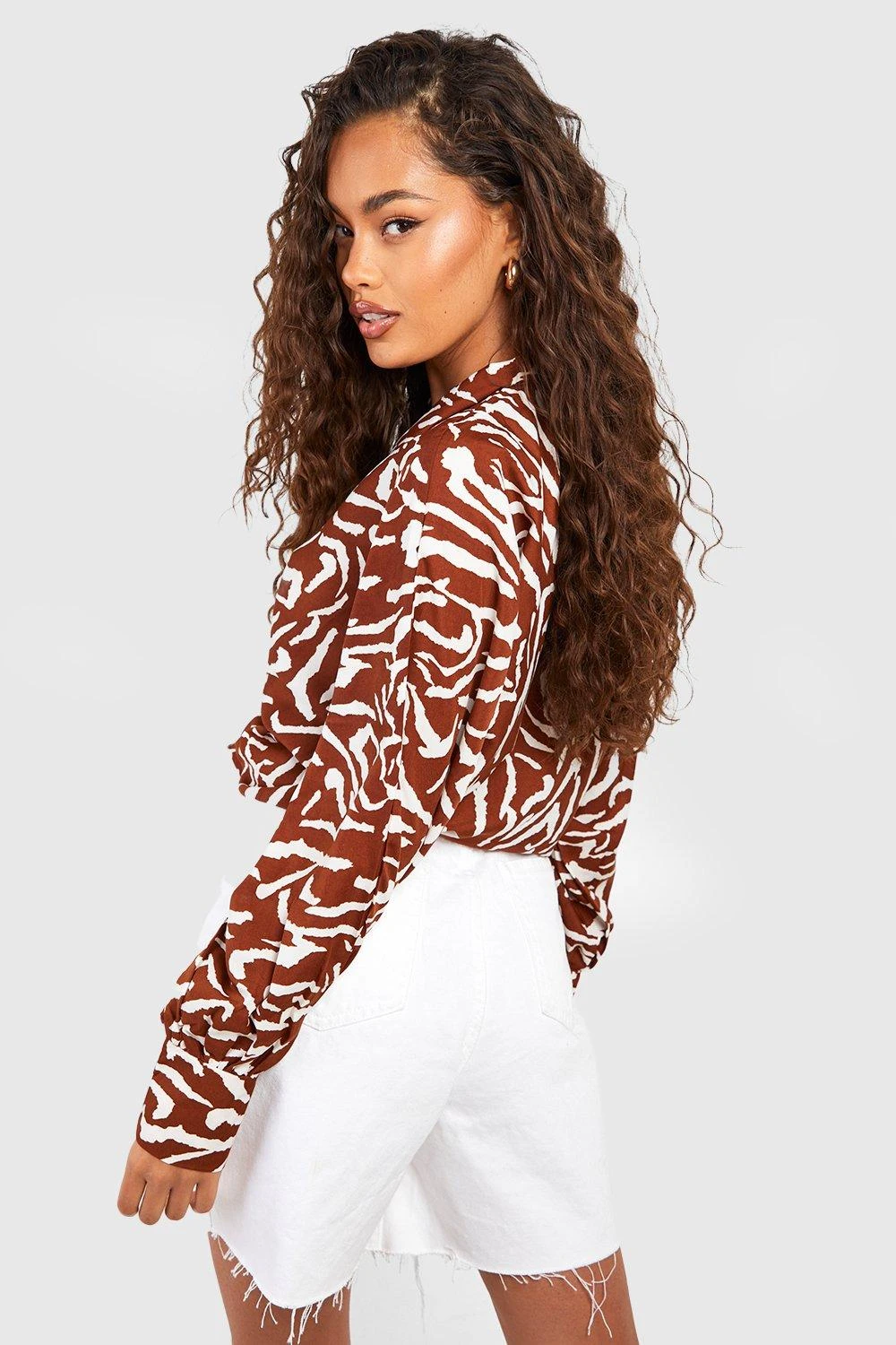 Animalprint Kimono Mit Fledermaus-Ärmeln Und Schnür-Detail 2 Animalprint Kimono Mit Fledermaus-Ärmeln Und Schnür-Detail – Bild 2