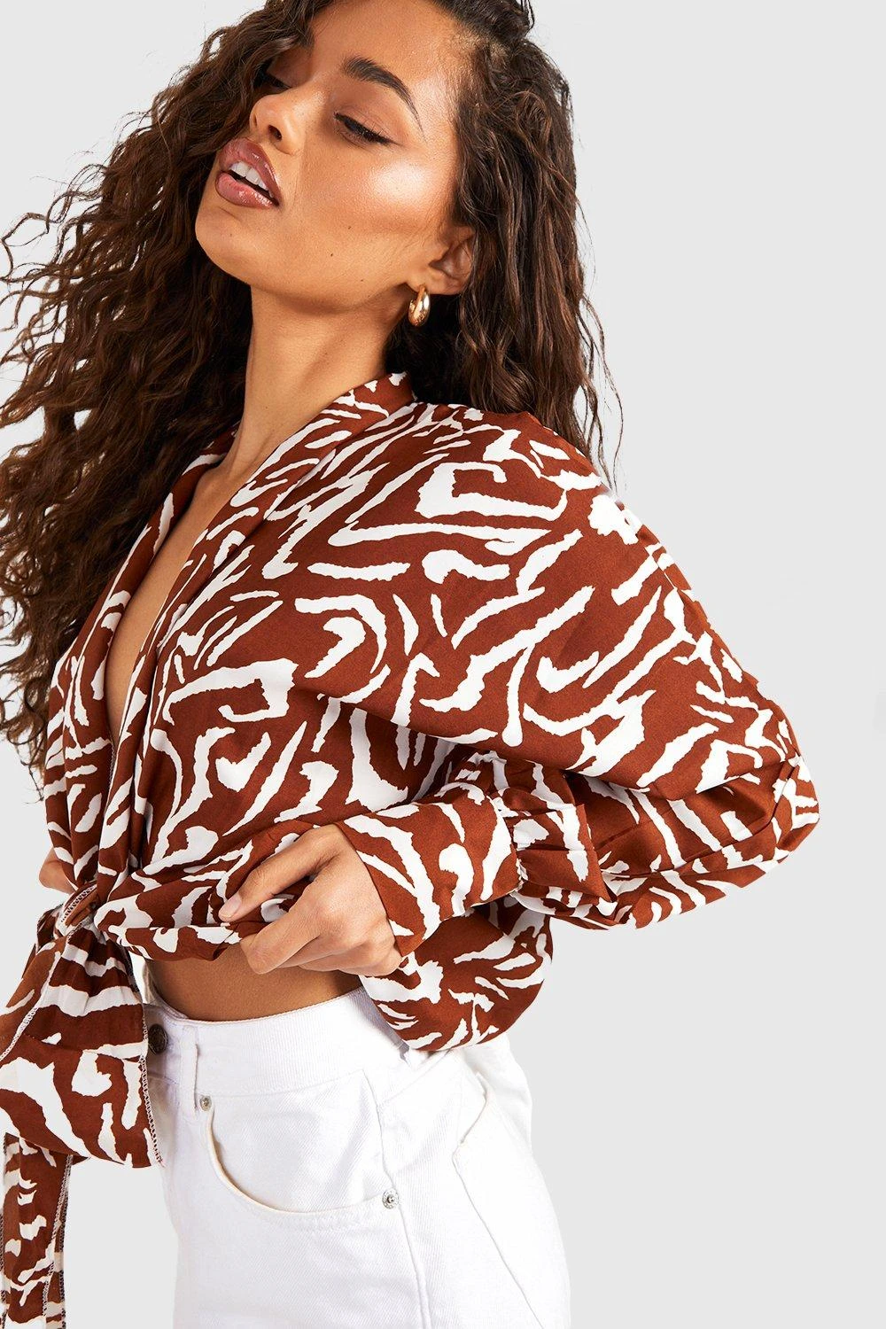 Animalprint Kimono Mit Fledermaus-Ärmeln Und Schnür-Detail 4 Animalprint Kimono Mit Fledermaus-Ärmeln Und Schnür-Detail – Bild 4