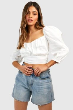 Besticktes Cut-Out Crop Top