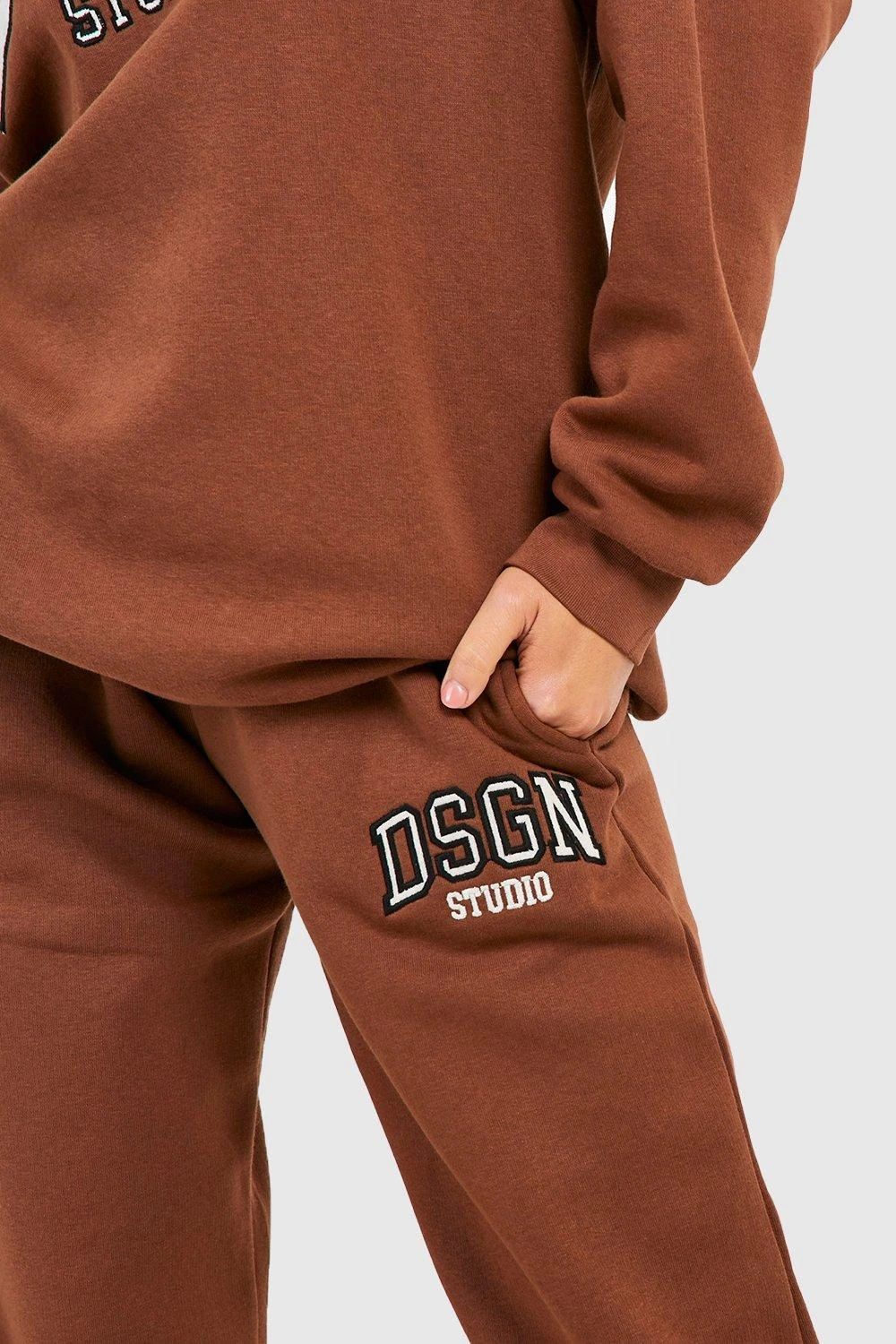 Oversize Jogginghose Mit Gestickter Applikation 3 Oversize Jogginghose Mit Gestickter Applikation – Bild 3