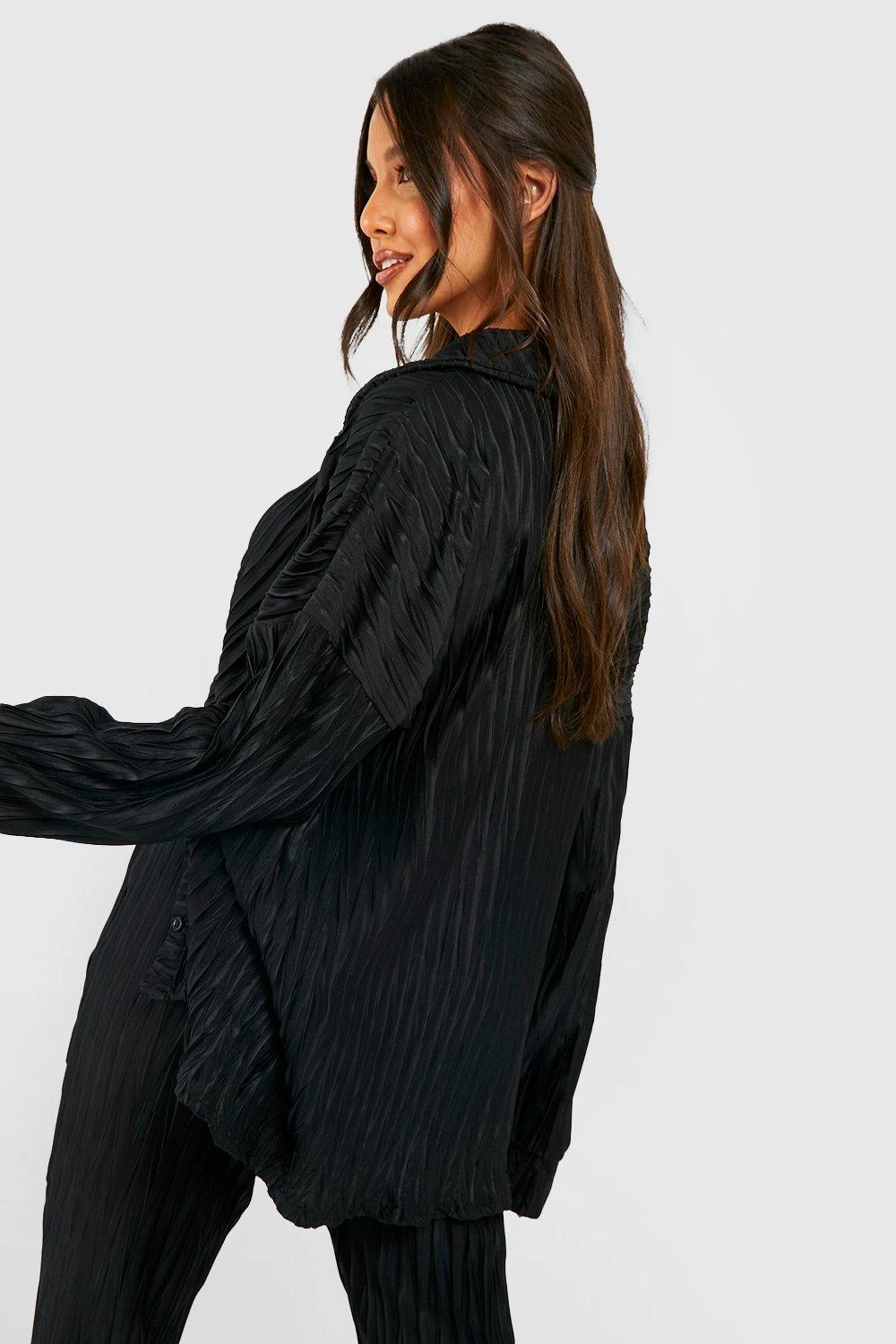 Strukturiertes Lockeres Oversize Plissee-Hemd 2 Strukturiertes Lockeres Oversize Plissee-Hemd – Bild 2