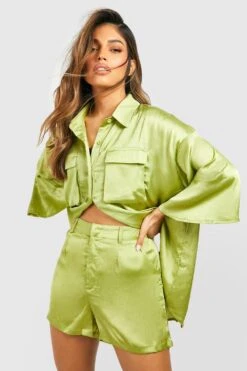 Strukturierte Satin-Shorts