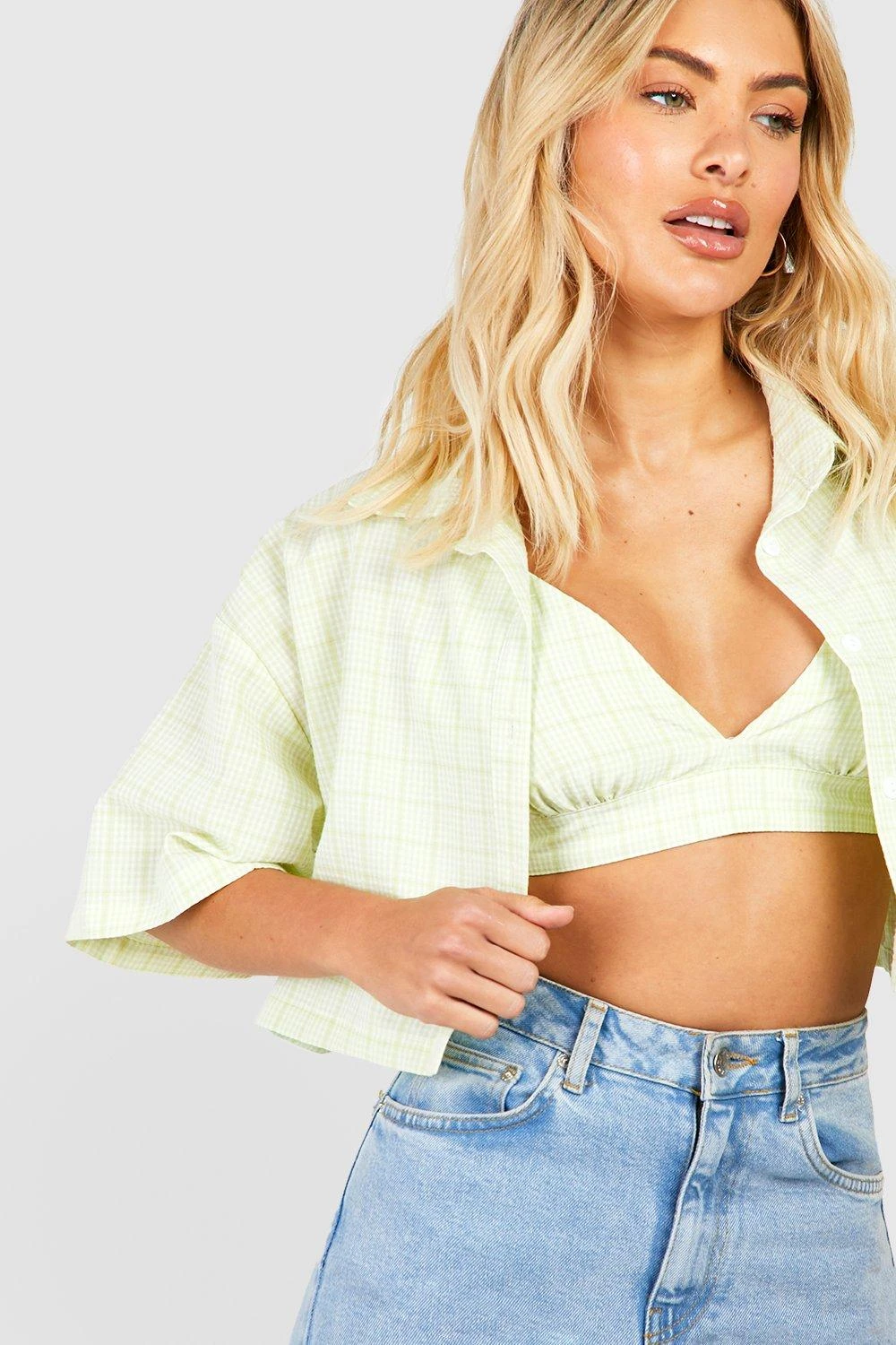 Kurzes Gingham-Hemd Und Bralette 4 Kurzes Gingham-Hemd Und Bralette – Bild 4