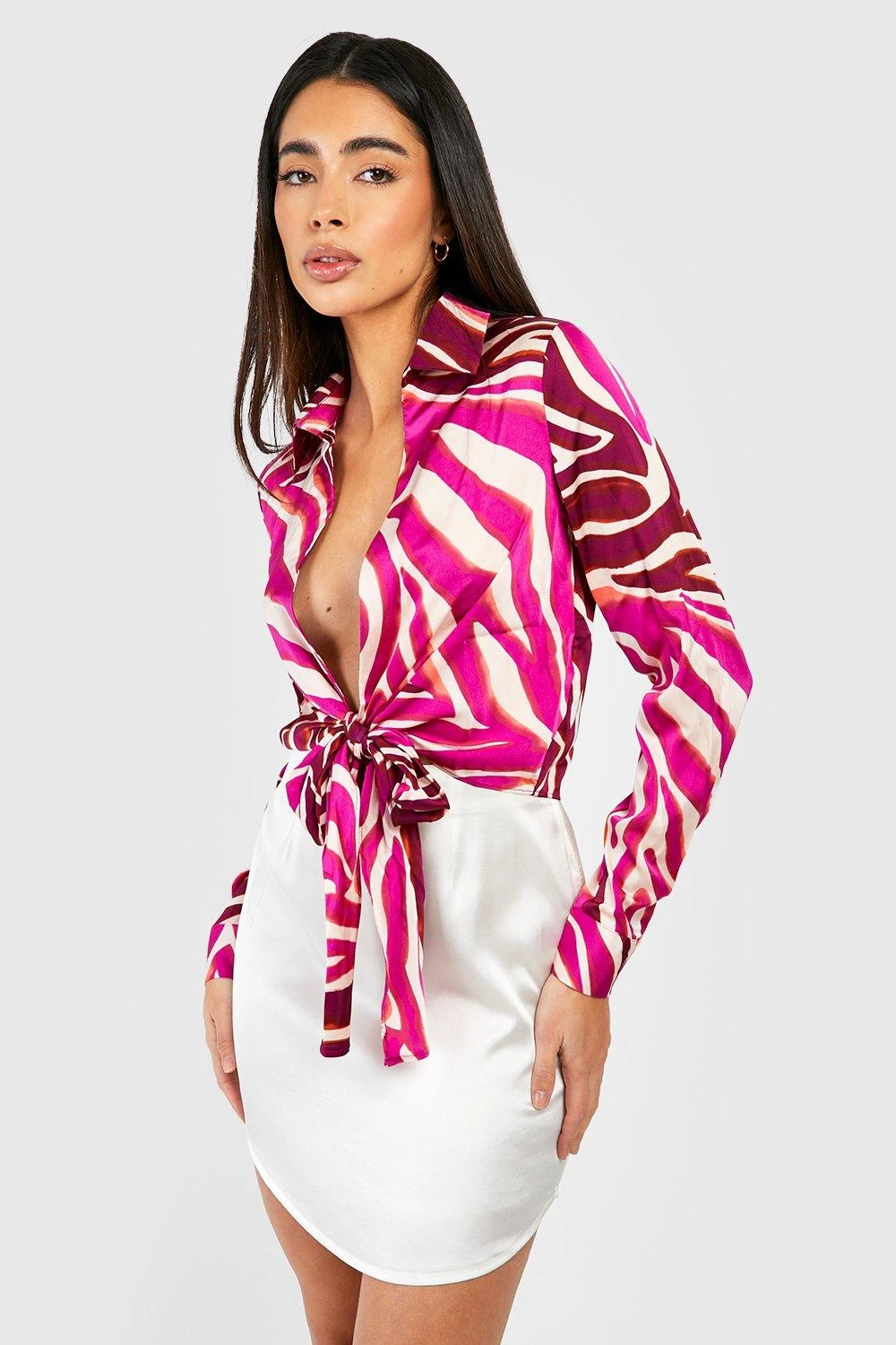 Kurzes Hemd Mit Abstraktem Print Und Schnür-Detail 1 Kurzes Hemd Mit Abstraktem Print Und Schnür-Detail