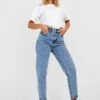 Mom-Jeans Mit Acid-Waschung Und Hohem Bund