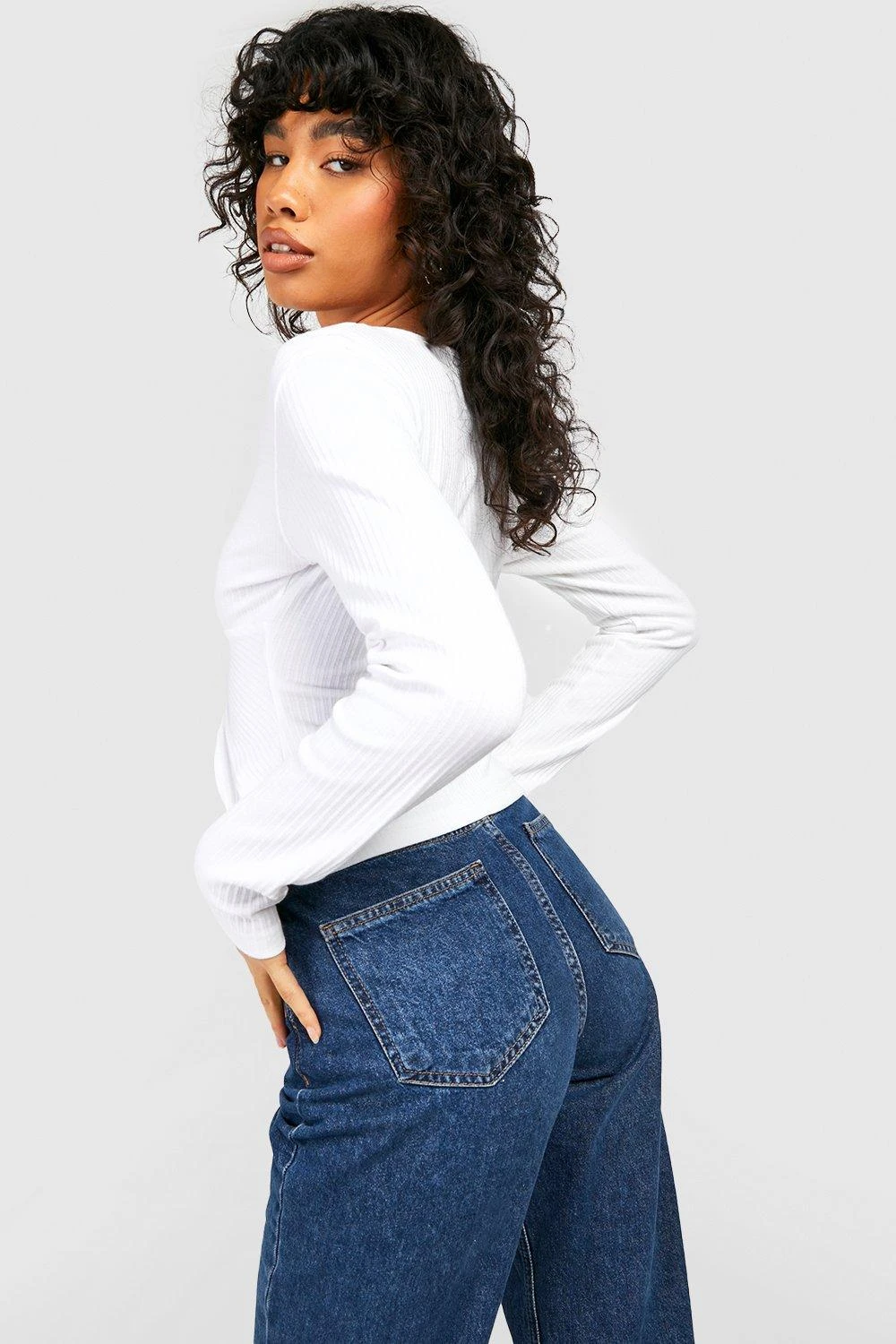 Langärmliges Geripptes Oberteil Mit Twist Vorne 2 Langärmliges Geripptes Oberteil Mit Twist Vorne – Bild 2