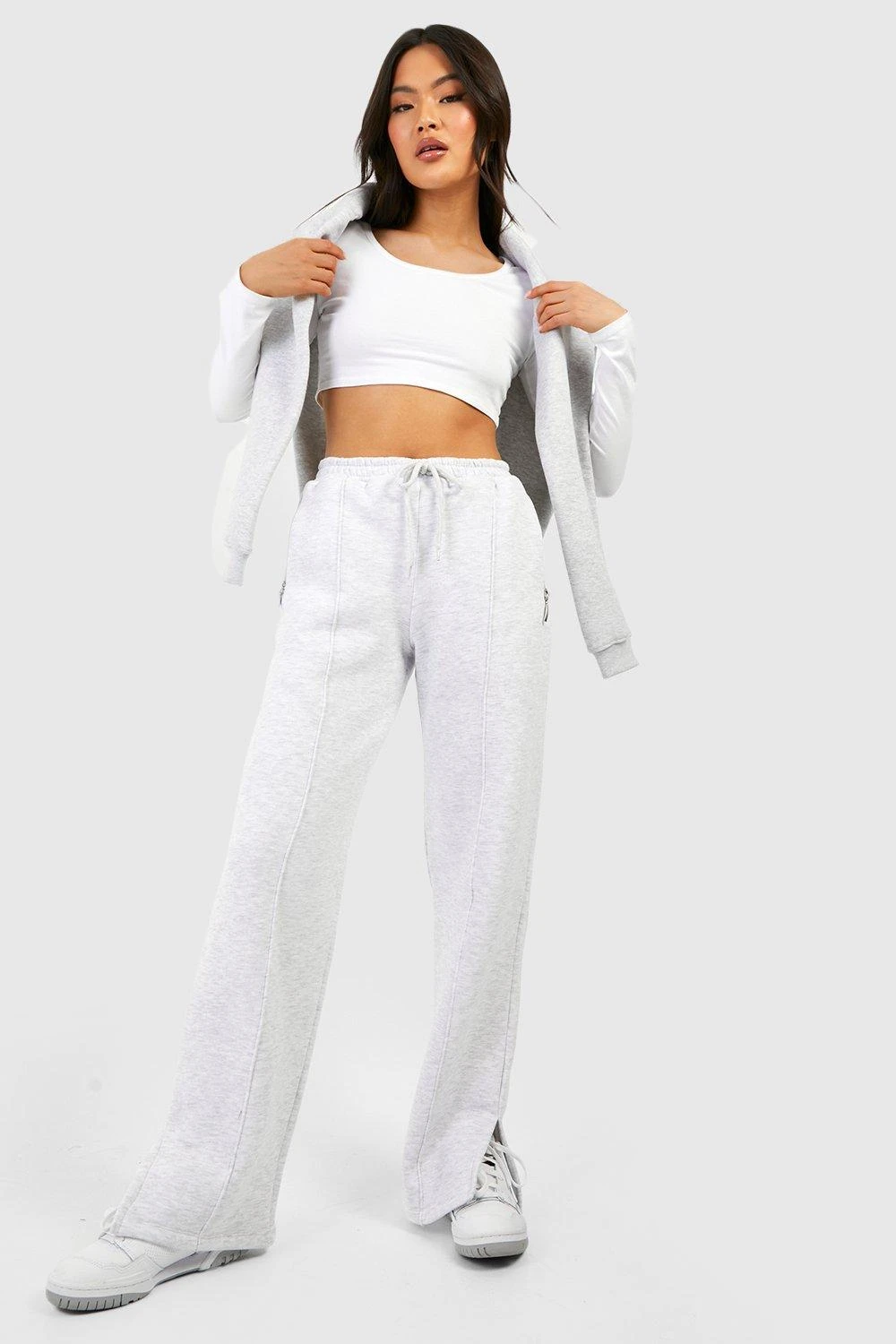 Jogginghose Mit Weitem Bein, Geteiltem Saum Und Reißverschluss-Detail 1 Jogginghose Mit Weitem Bein, Geteiltem Saum Und Reißverschluss-Detail