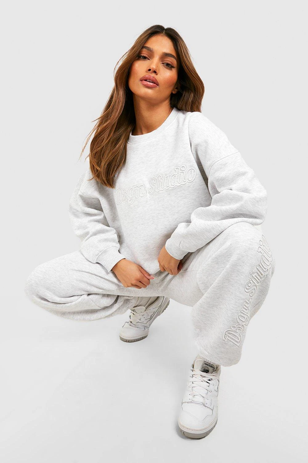 Oversize Sweatshirt Mit Dsgn Studio 3D Stickerei 3 Oversize Sweatshirt Mit Dsgn Studio 3D Stickerei – Bild 3