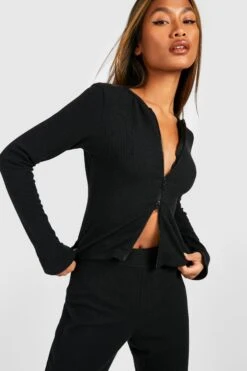 Geripptes Oberteil Mit Reißverschluss