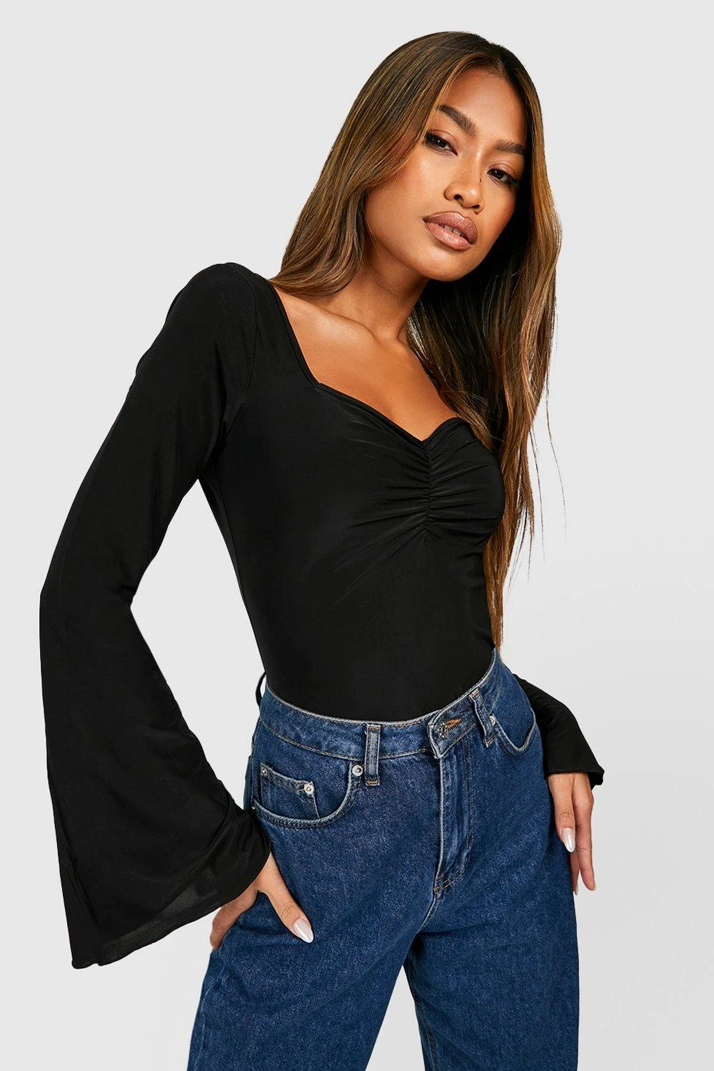 Langärmliges Korsett-Oberteil Mit Gekräuseltem Saum 1 Langärmliges Korsett-Oberteil Mit Gekräuseltem Saum