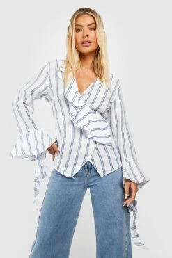 Gestreiftes Wickel-Hemd Mit Rüschen