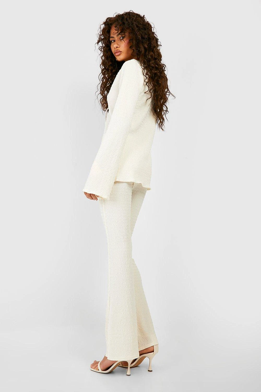 Strukturierte Schlaghose In Knitteroptik Mit Hohem Bund 2 Strukturierte Schlaghose In Knitteroptik Mit Hohem Bund – Bild 2