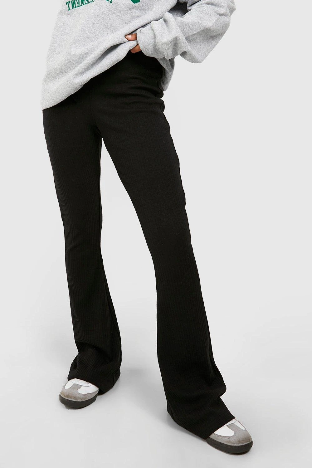 Gerippte Schlaghose Mit Shaper-Bund Und Hohem Bund 4 Gerippte Schlaghose Mit Shaper-Bund Und Hohem Bund – Bild 4