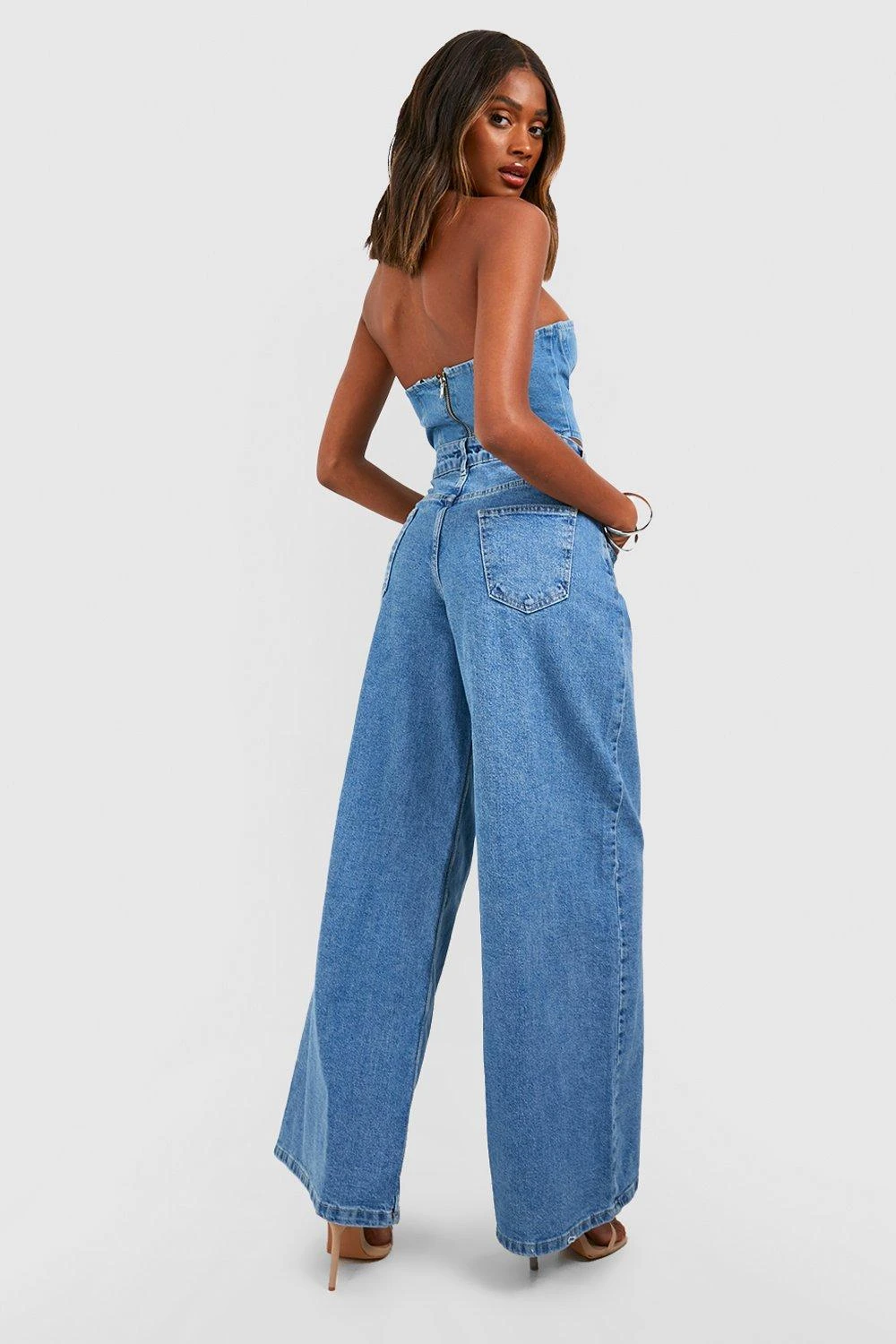 Mittelblaue Jeans Mit Weitem Bein 2 Mittelblaue Jeans Mit Weitem Bein – Bild 2