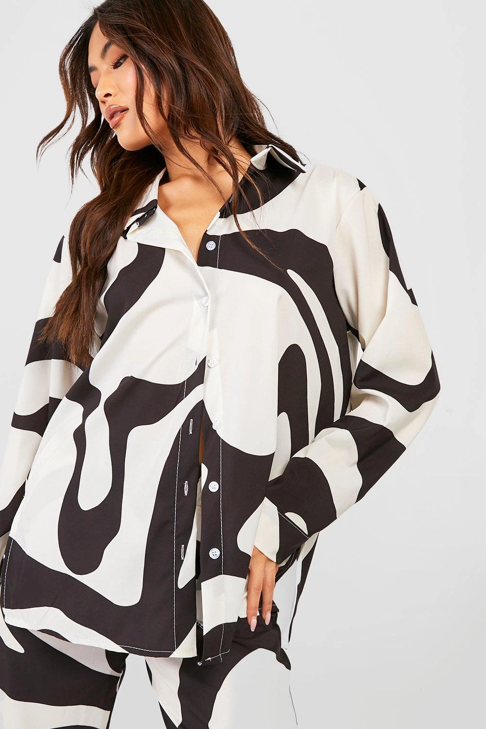 Lockeres Hemd Mit Abstraktem Print 1 Lockeres Hemd Mit Abstraktem Print