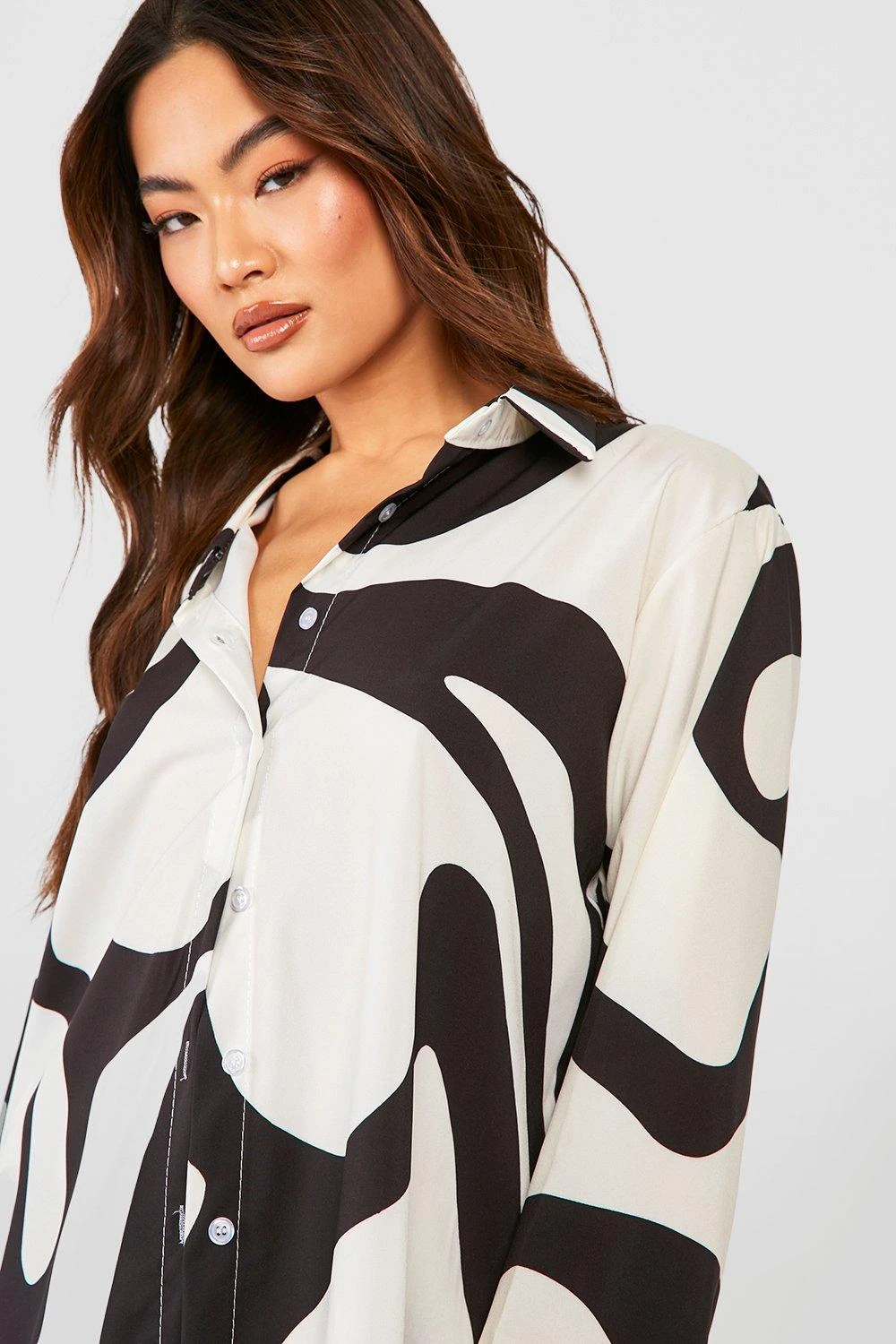 Lockeres Hemd Mit Abstraktem Print 4 Lockeres Hemd Mit Abstraktem Print – Bild 4