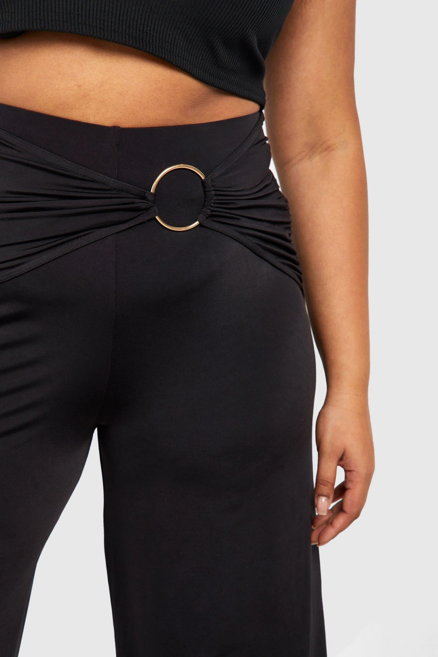 Plus Hose Mit Weitem Bein Und Ring-Detail 4 Plus Hose Mit Weitem Bein Und Ring-Detail – Bild 4