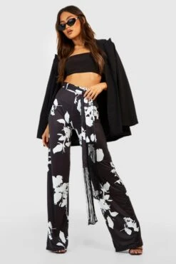 Weite Hose Mit Floralem Print, Quasten Und Gürtel