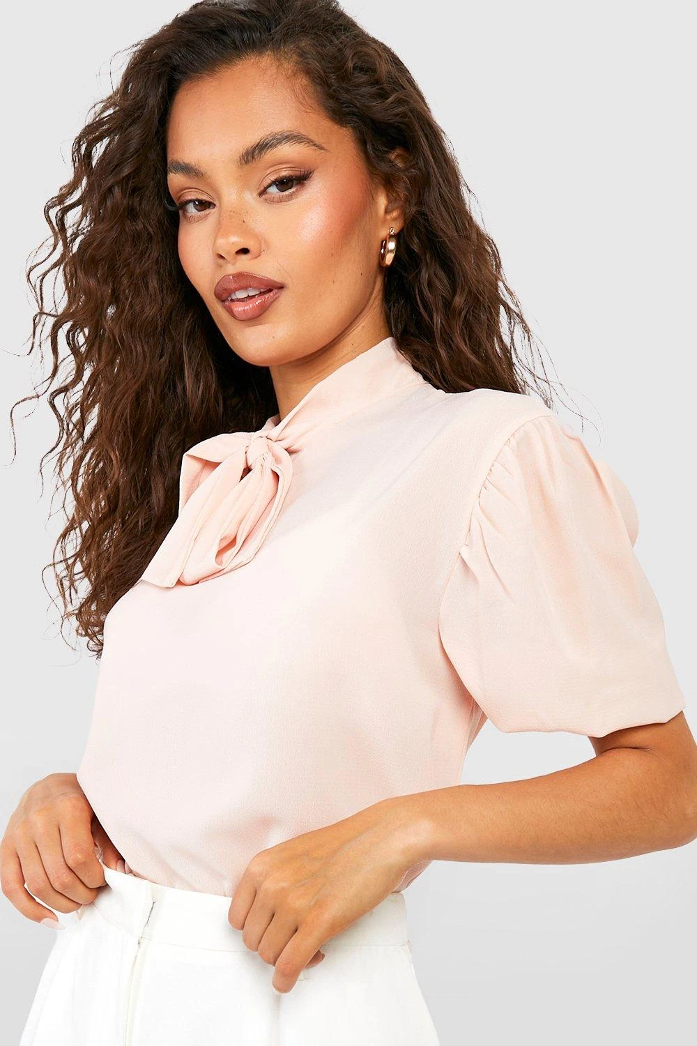 Bluse Mit Schleife Und Puffärmeln 1 Bluse Mit Schleife Und Puffärmeln