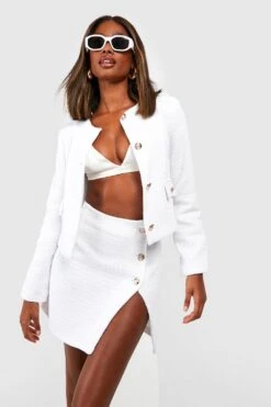 Bouclee-Rock Mit Knopf-Detail