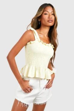 Gerafftes Trägertop Mit Geschnürten Trägern Und Schößchen