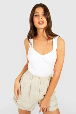 V-Ausschnitt Body Mit Gerafften Trägern